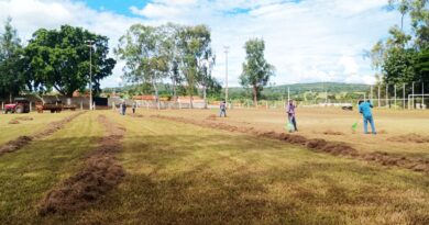 Prefeitura de Gurinhatã realiza limpeza e manutenção no Estádio Municipal