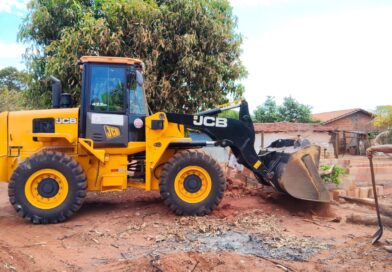 Prefeitura de Gurinhatã realiza limpeza no distrito de Flor de Minas