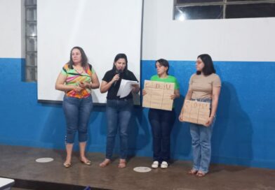 Professores da rede municipal de ensino de Gurinhatã participaram de formação