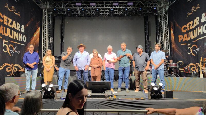 Flor de Minas comemora 44 anos com grande festa e show da dupla Cézar e Paulinho